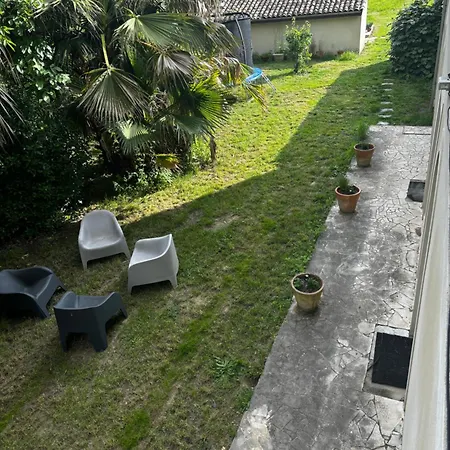 Au Bord De L Eau * Macau