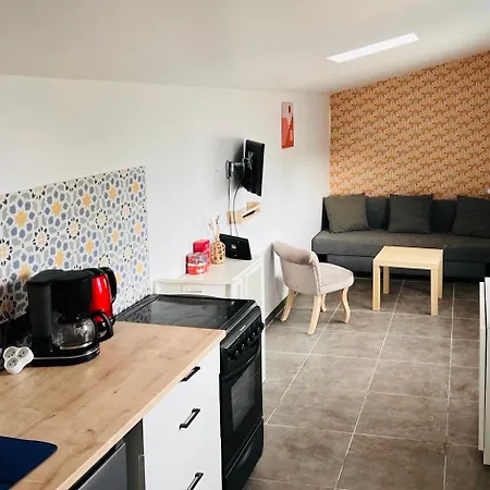 Au Bord De L Eau * Macau