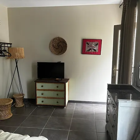 Au Bord De L Eau * Macau