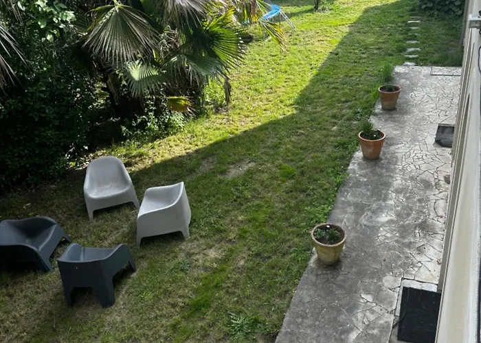 Au Bord De L Eau * Macau