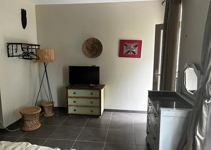 Au Bord De L Eau * Macau